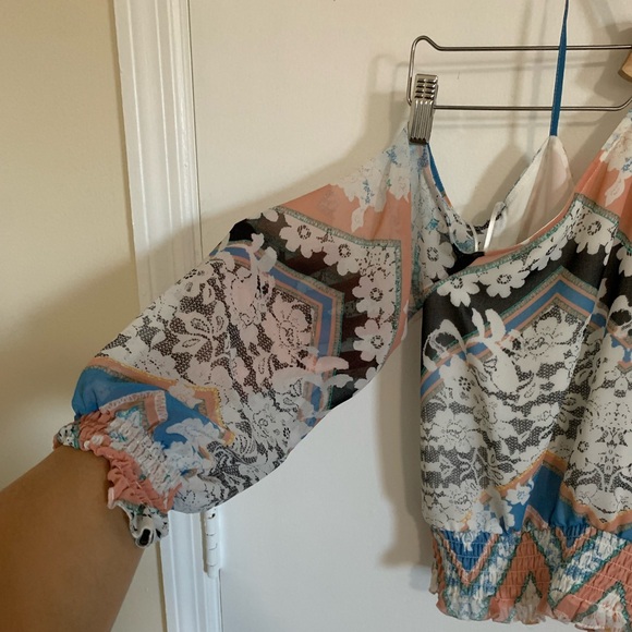 Guess print blouse, size small - Picture 3 of 5